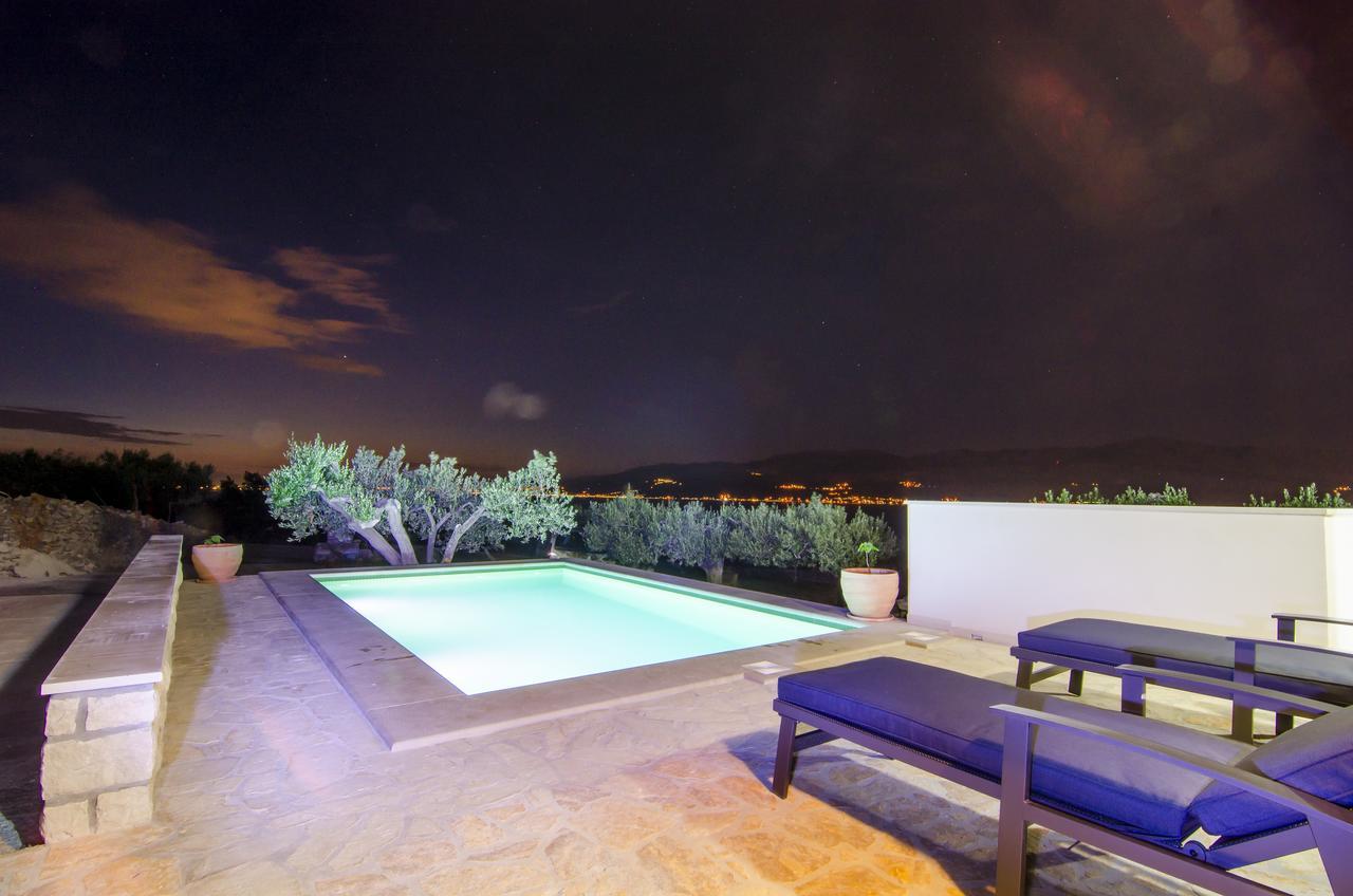 Holiday Home Bliss Splitska Exterior foto